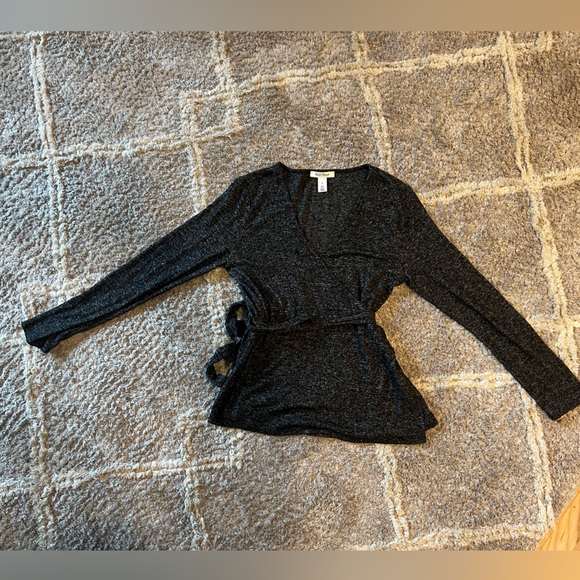 White House Black Market size M wrap top in variegated dark grey/black. - Picture 2 of 7